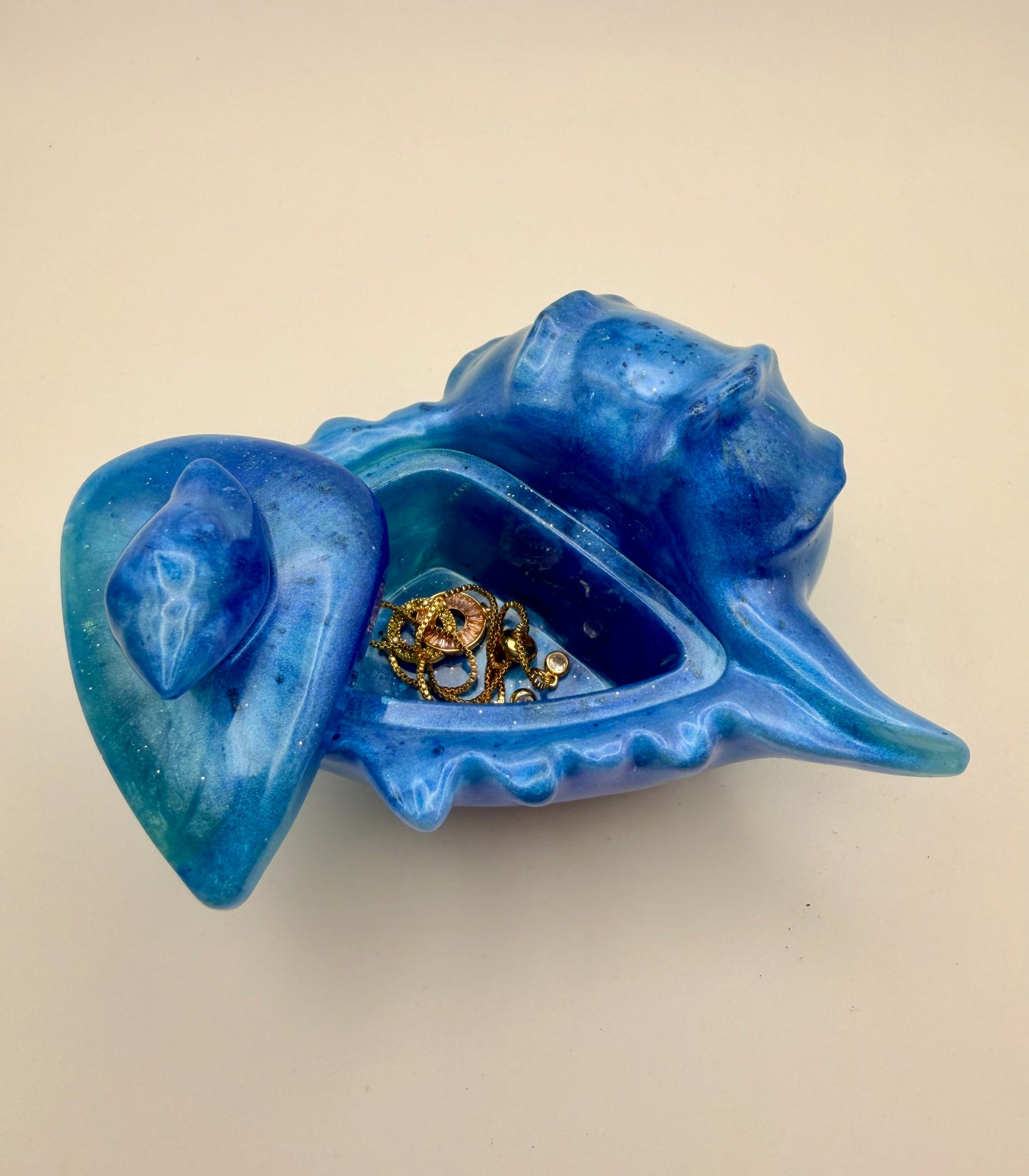 Conch Shaped Container with Lid