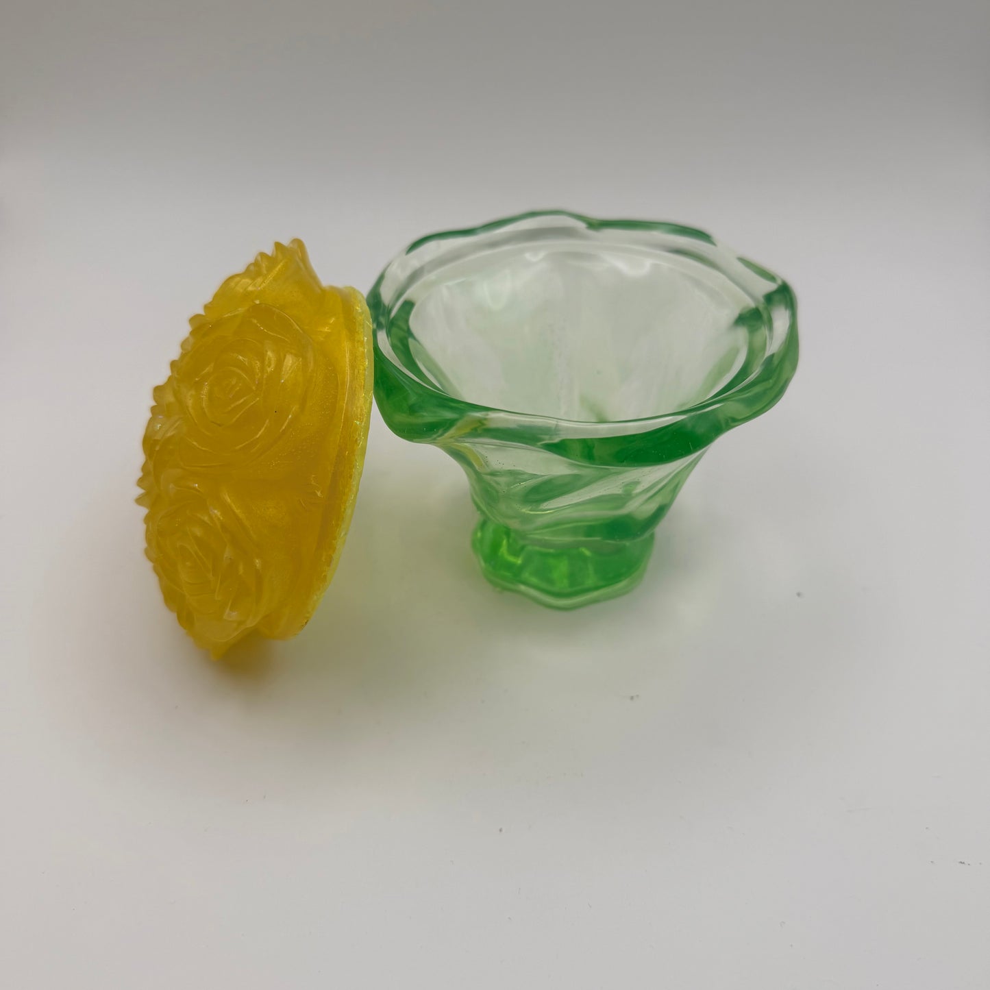 Yellow Rose Bouquet Container with Lid