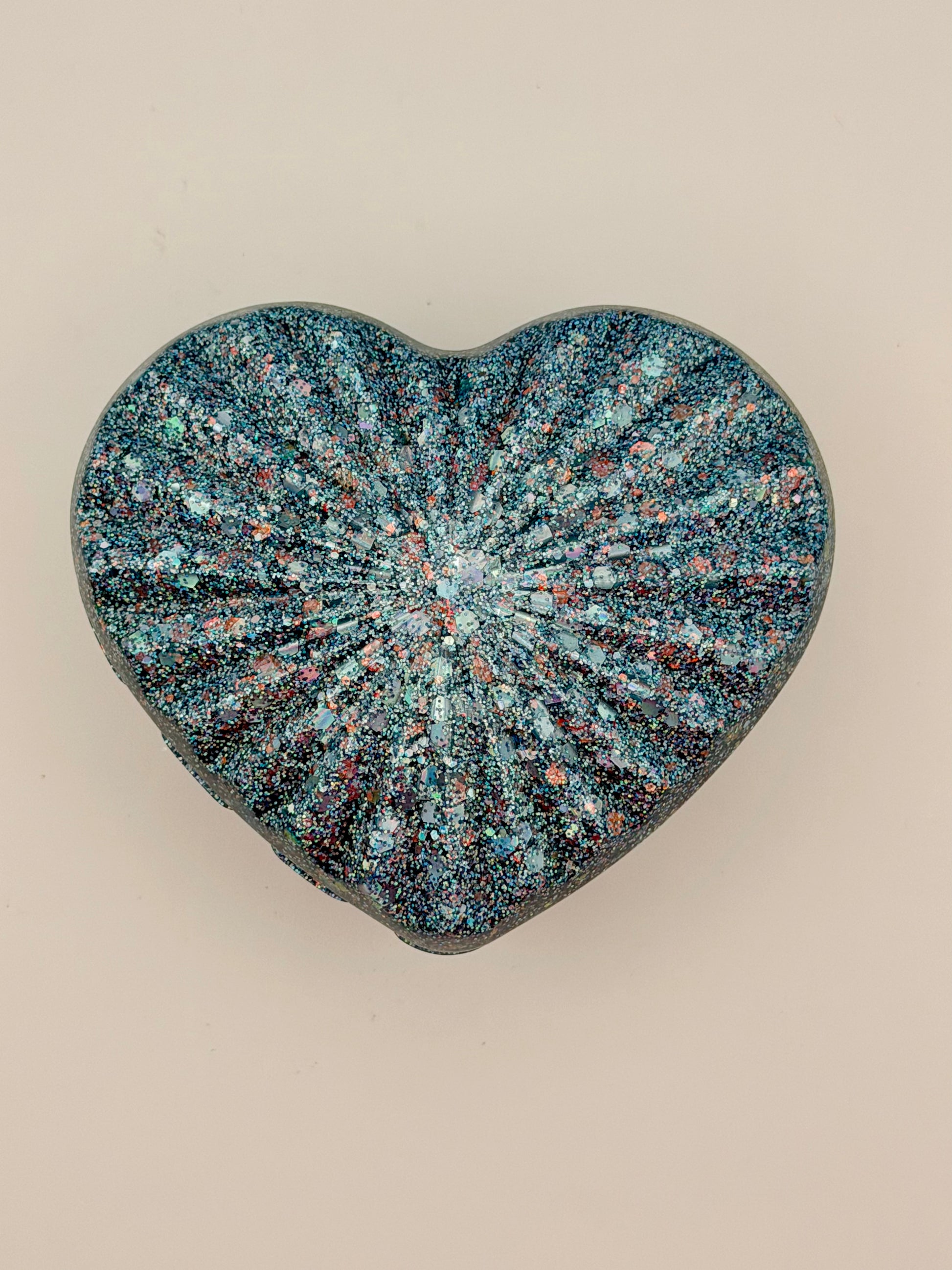 Sparkly heart-shaped dish with lid