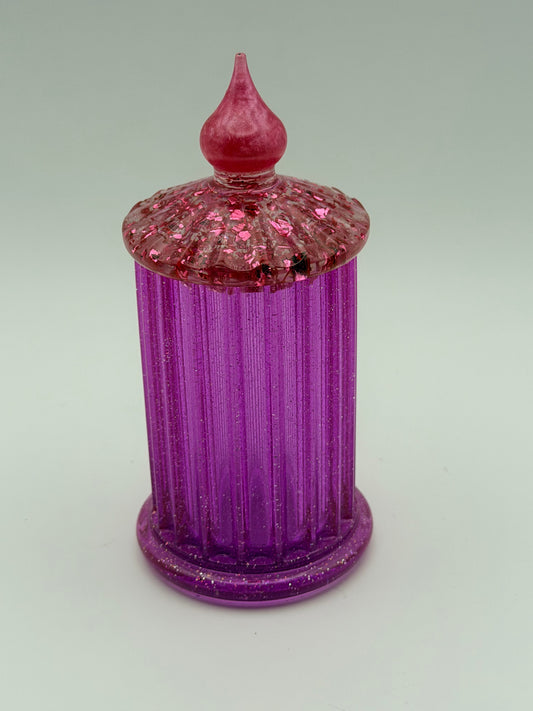 Vintage style container with lid