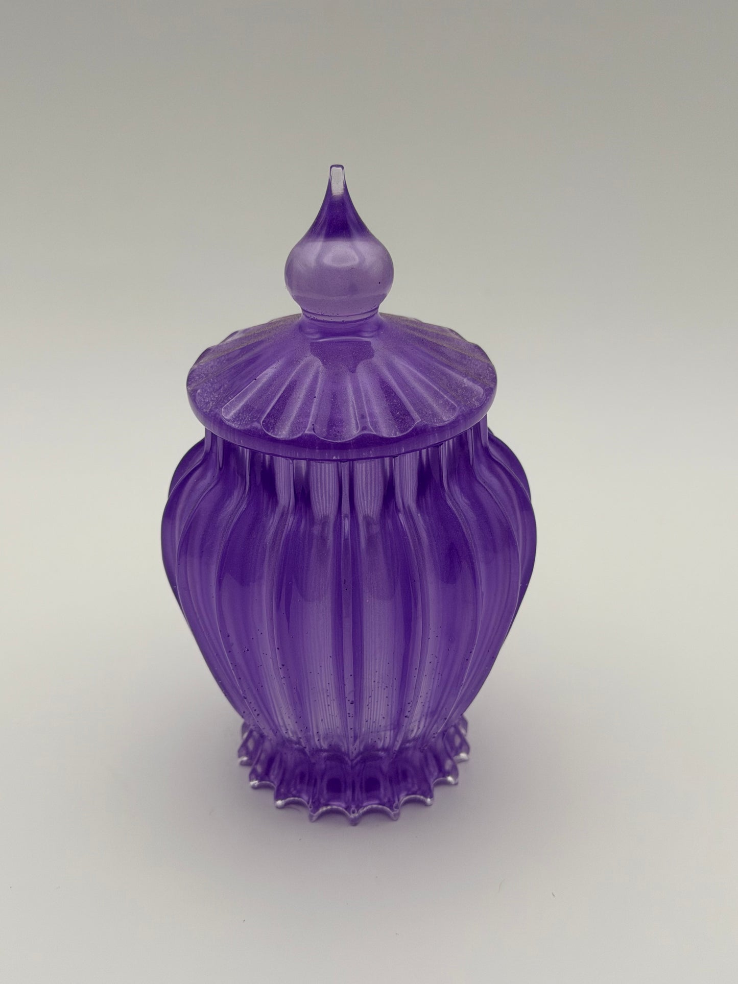 Vintage style fancy container with lid