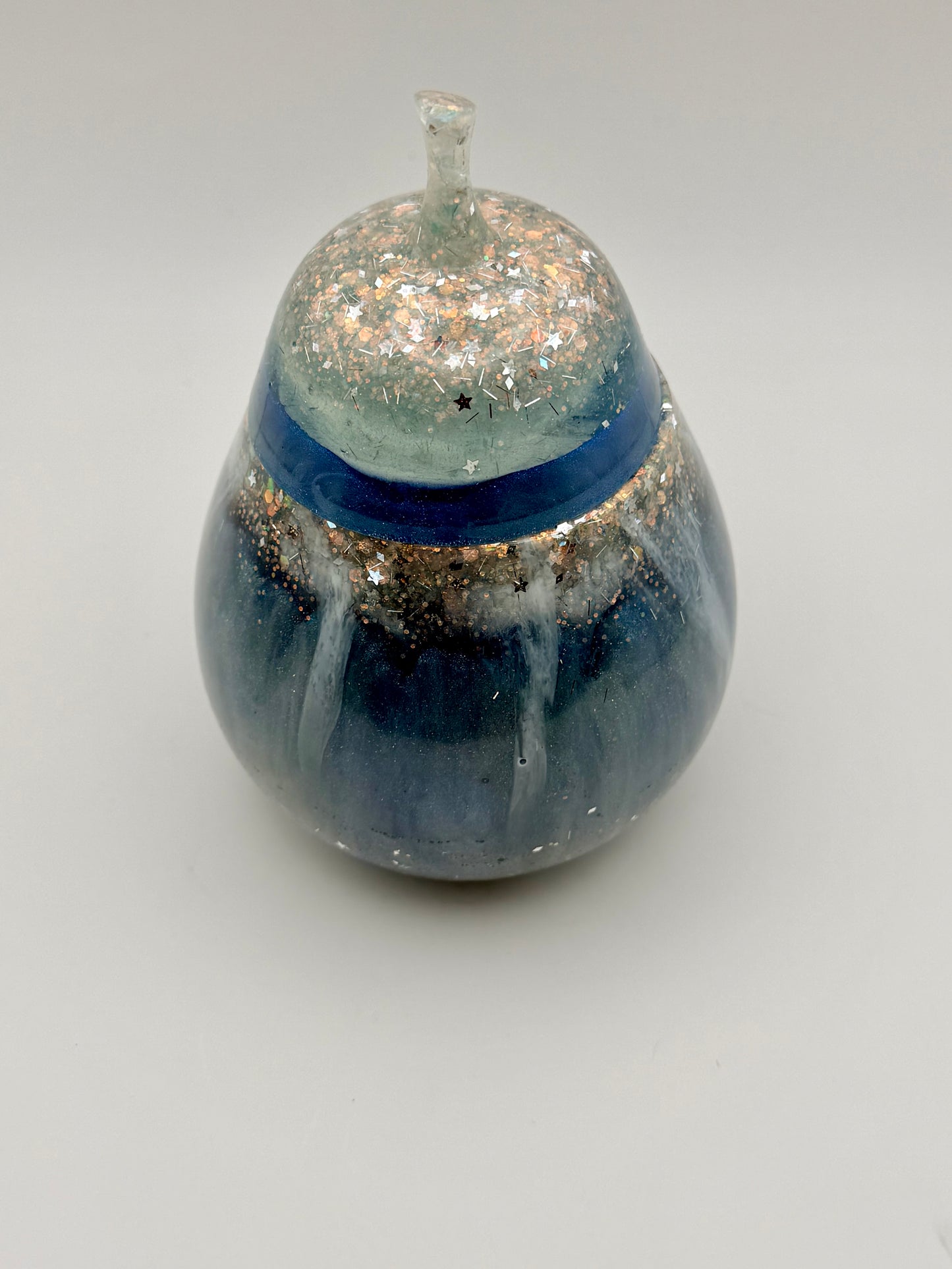Pear-shaped container with lid