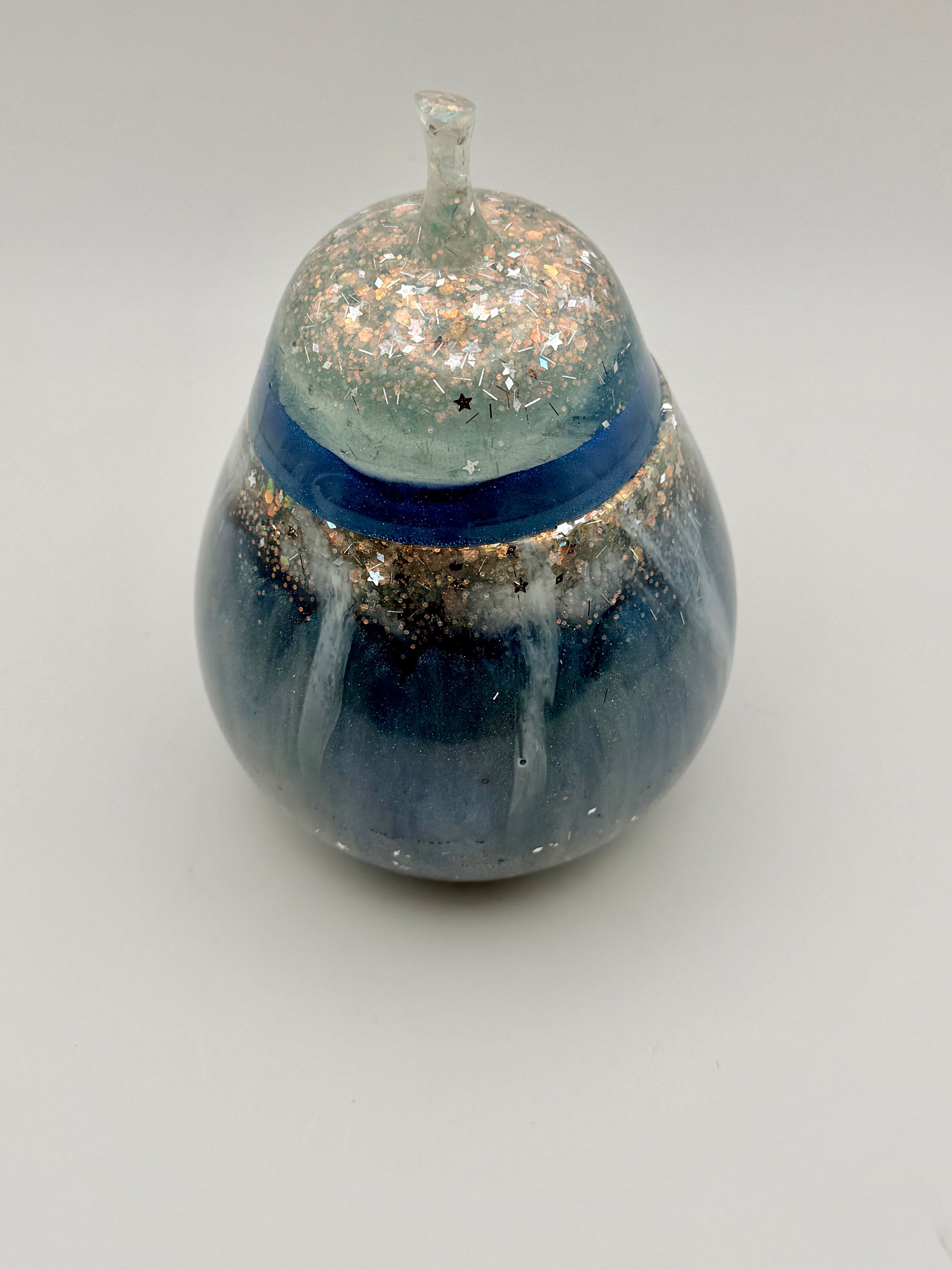 Pear-shaped container with lid