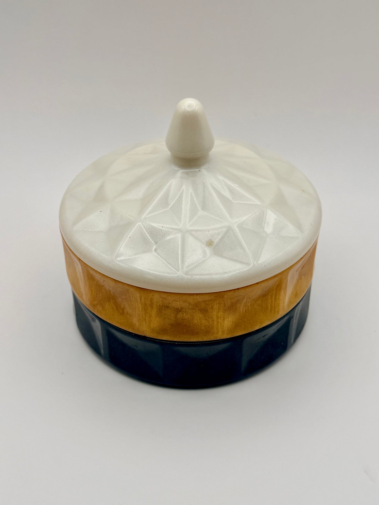 Large stackable containers with lid