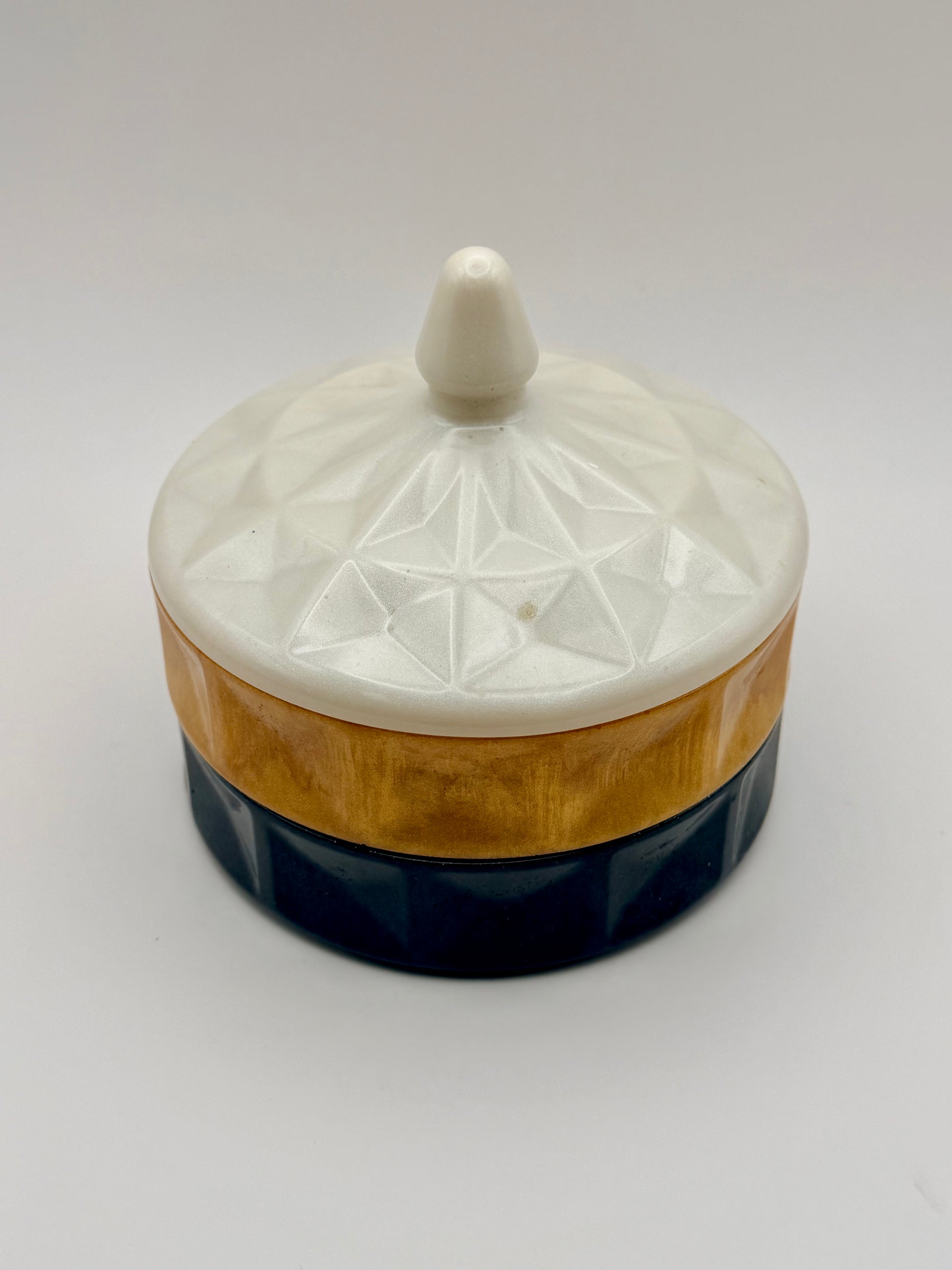 Large stackable containers with lid