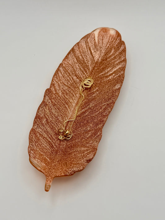 Feather-shaped dish