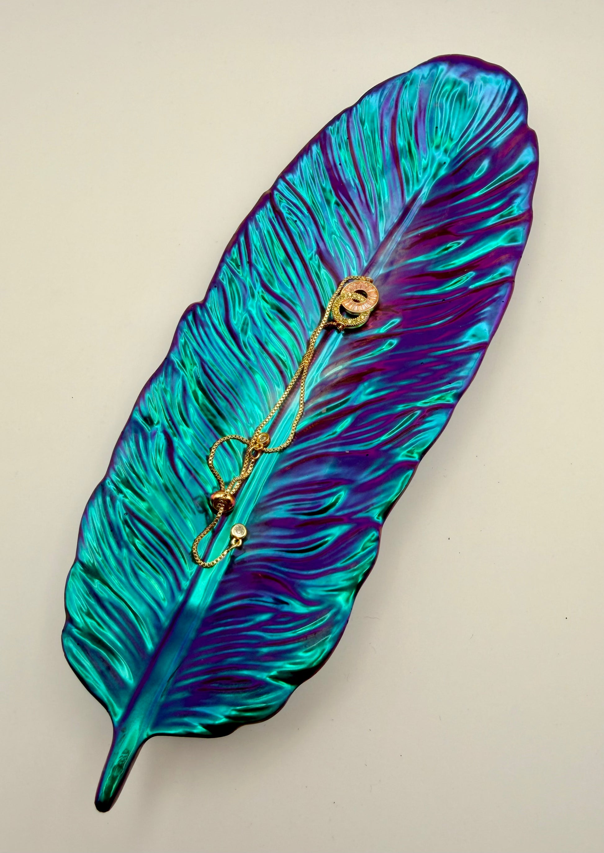 Feather-shaped dish