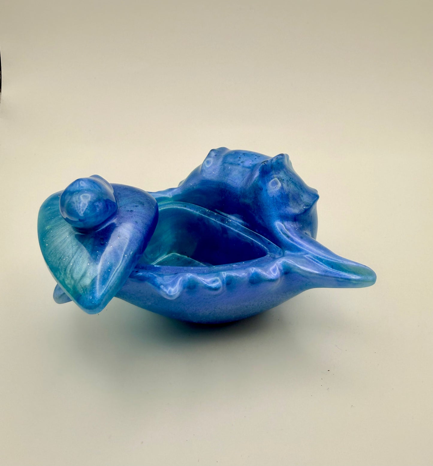 Conch Shaped Container with Lid
