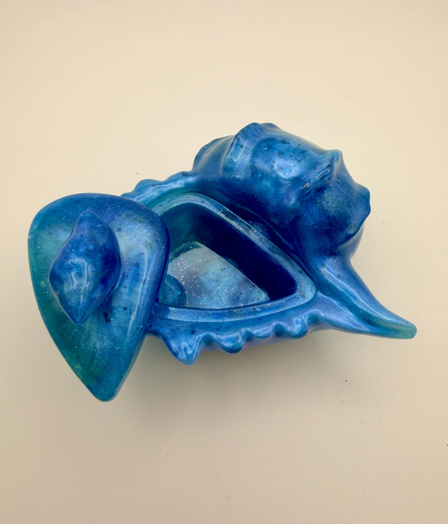 Conch Shaped Container with Lid
