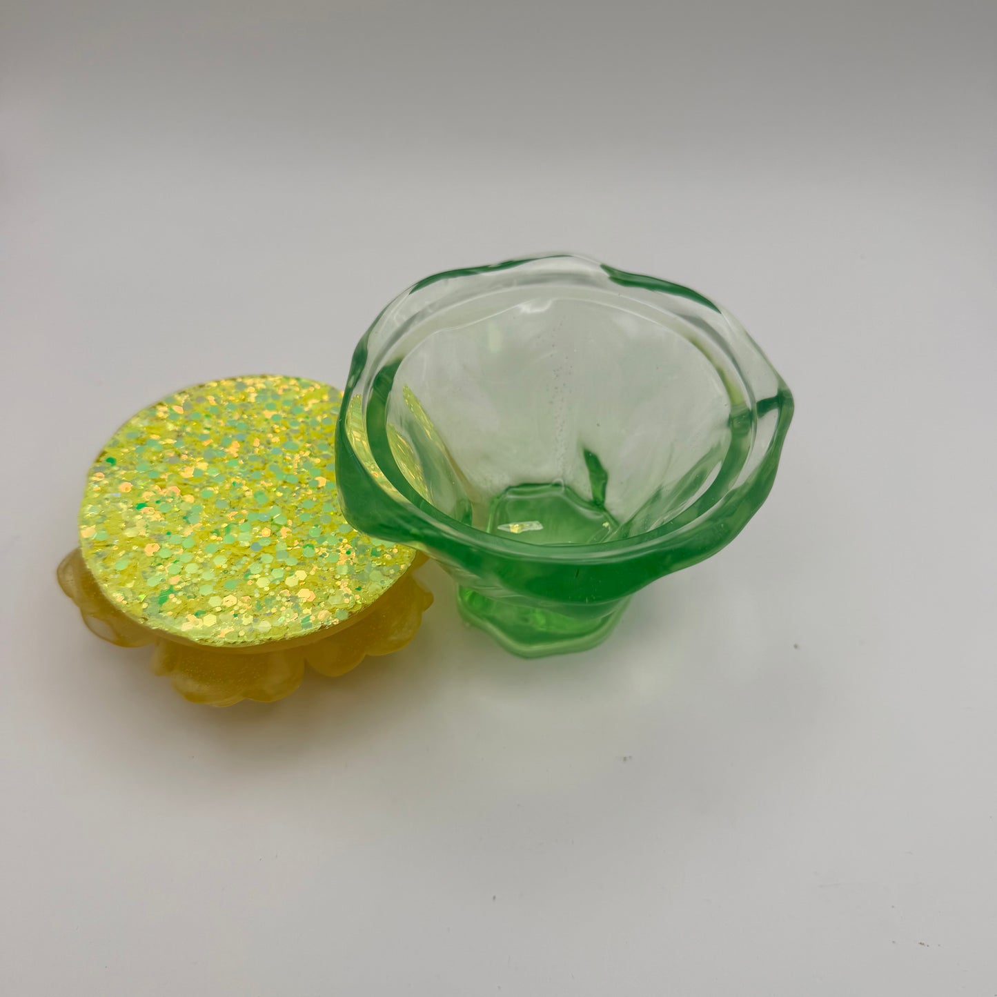 Yellow Rose Bouquet Container with Lid