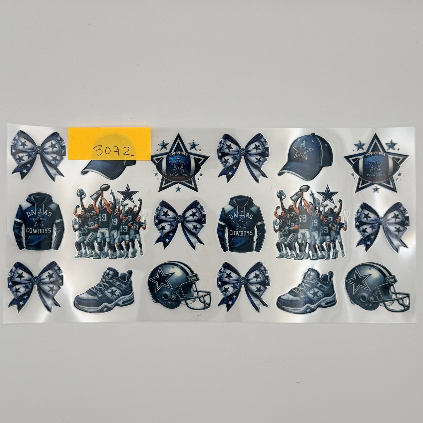 cowboys players bows and helmets